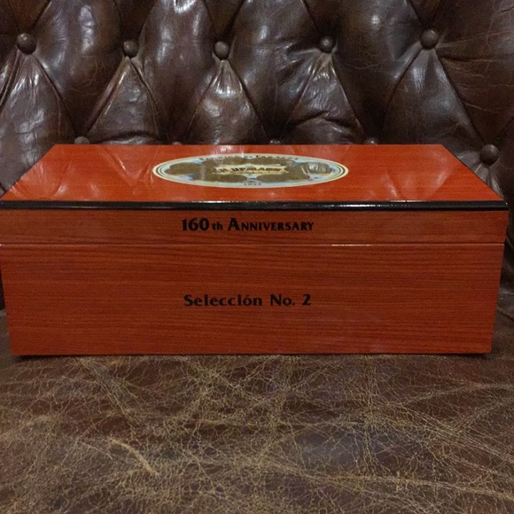 H Upmann cigar humidor - Picture 2 of 4